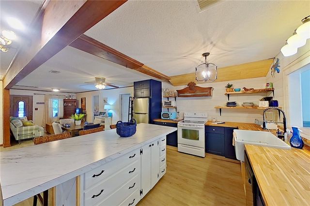 419 Pine Street, St Simons Island, GA 31522