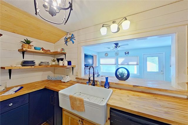 419 Pine Street, St Simons Island, GA 31522