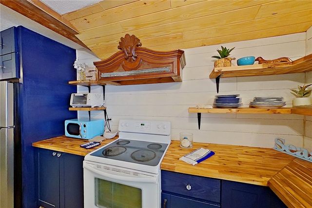 419 Pine Street, St Simons Island, GA 31522