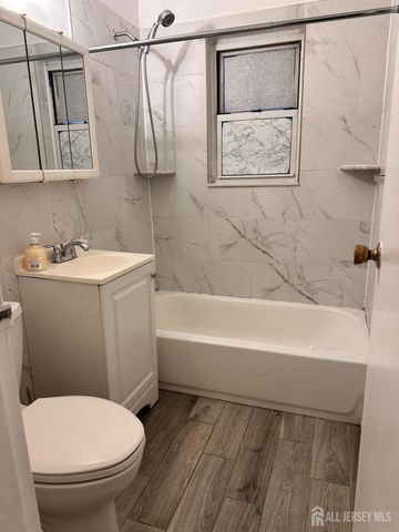 55 Gill Lane 58, Iselin, NJ 08830