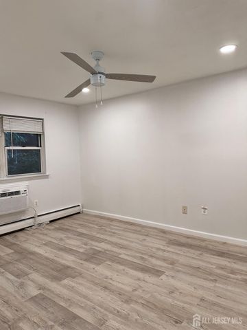 55 Gill Lane 58, Iselin, NJ 08830