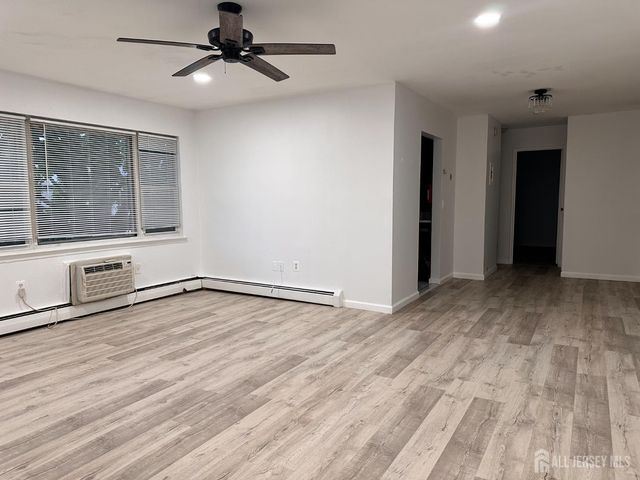 55 Gill Lane 58, Iselin, NJ 08830