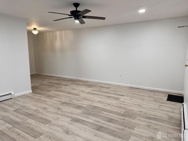 55 Gill Lane 58, Iselin, NJ 08830