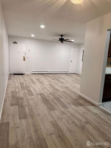 55 Gill Lane 58, Iselin, NJ 08830