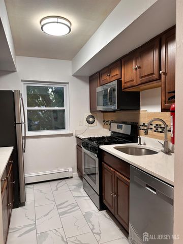 55 Gill Lane 58, Iselin, NJ 08830