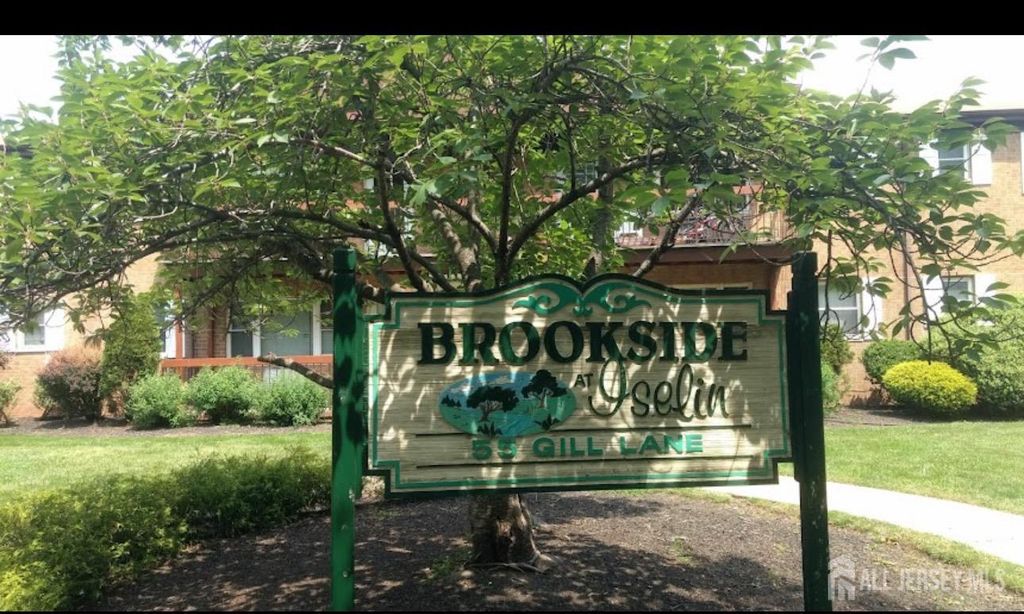 55 Gill Lane 58, Iselin, NJ 08830