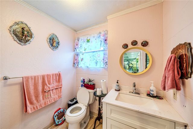 2203 Young Street, Honolulu, HI 96826