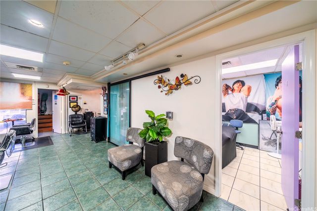 2203 Young Street, Honolulu, HI 96826