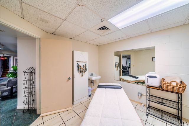 2203 Young Street, Honolulu, HI 96826