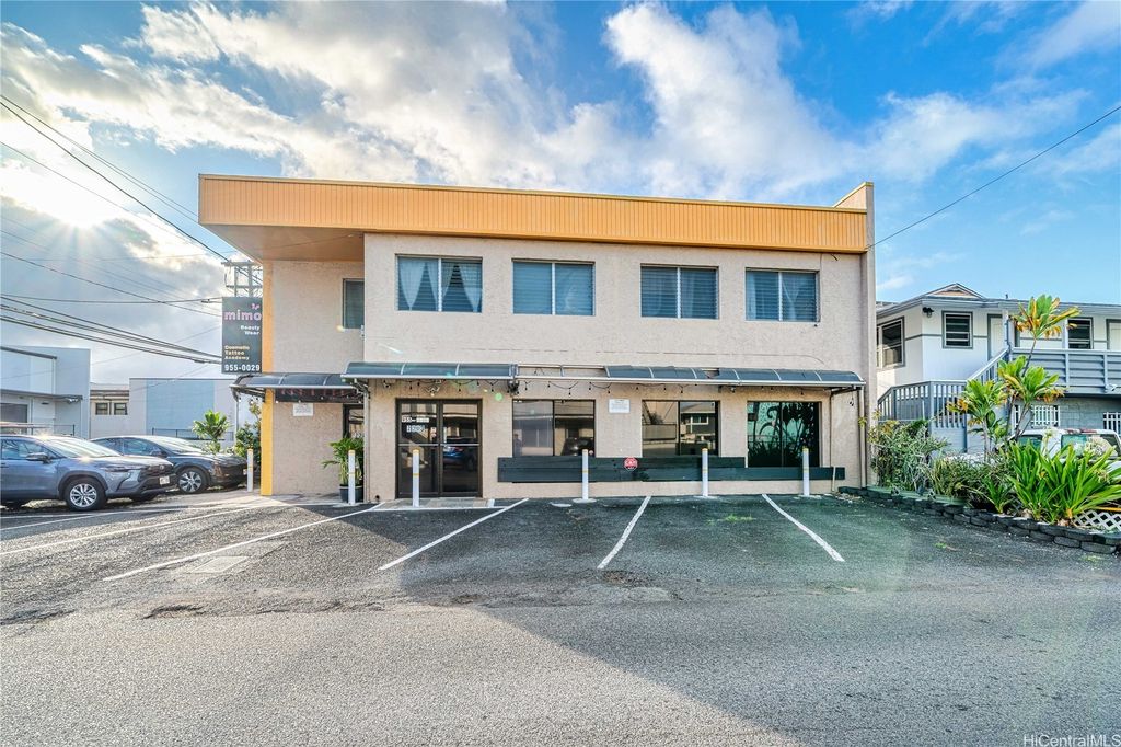 2203 Young Street, Honolulu, HI 96826