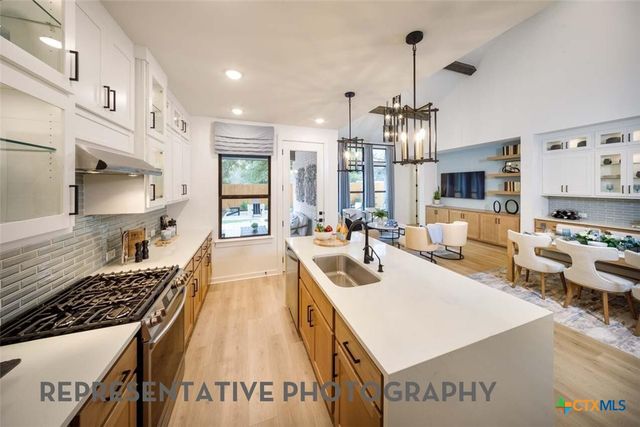 233 Rightfield Drive, Liberty Hill, TX 78642