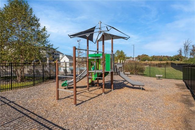 1641 Cross Village Avenue, Kernersville, NC 27284