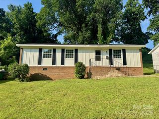 2020 Longleaf Drive, Charlotte, NC 28210