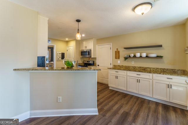 702 Cambridge Farms Drive, Hoschton, GA 30548