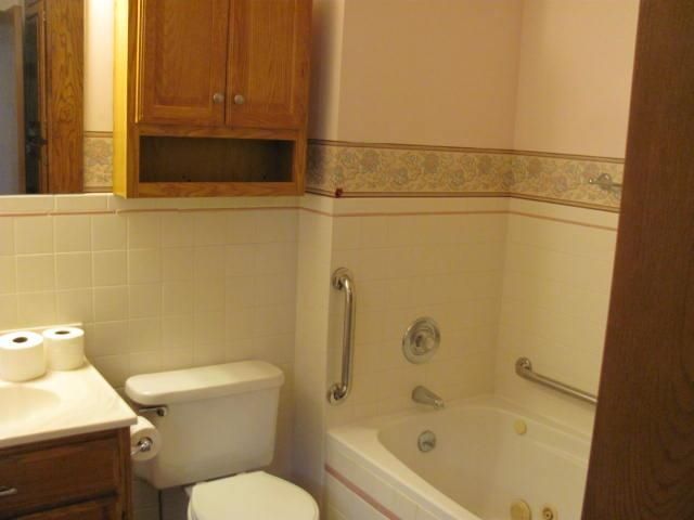 1410 Lorianna Ct, Salina, KS 67401