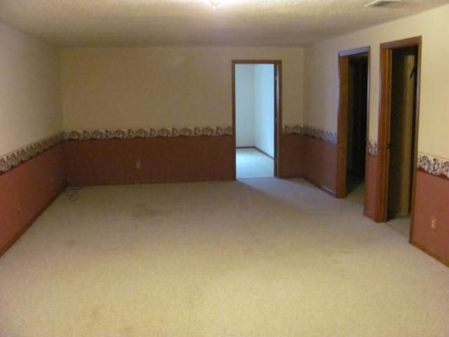 1410 Lorianna Ct, Salina, KS 67401