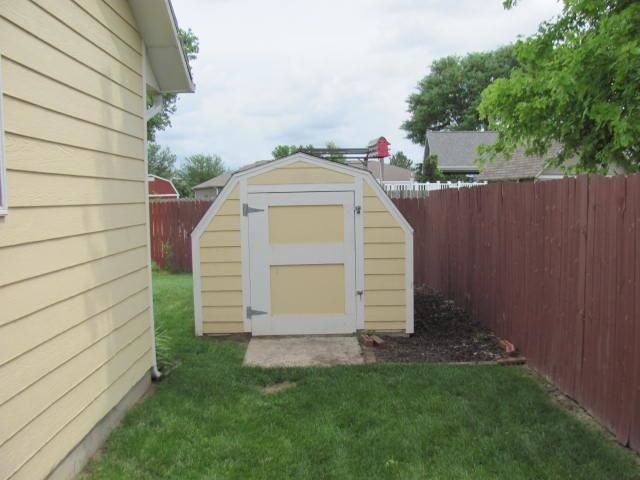 1410 Lorianna Ct, Salina, KS 67401