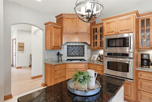363 Sunshine DRIVE, Hartland, WI 53029