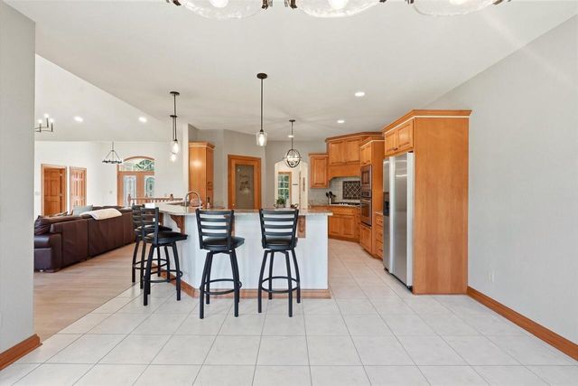 363 Sunshine DRIVE, Hartland, WI 53029