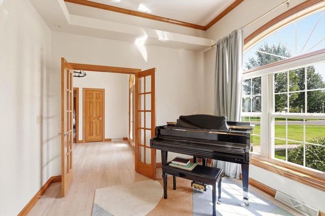 363 Sunshine DRIVE, Hartland, WI 53029
