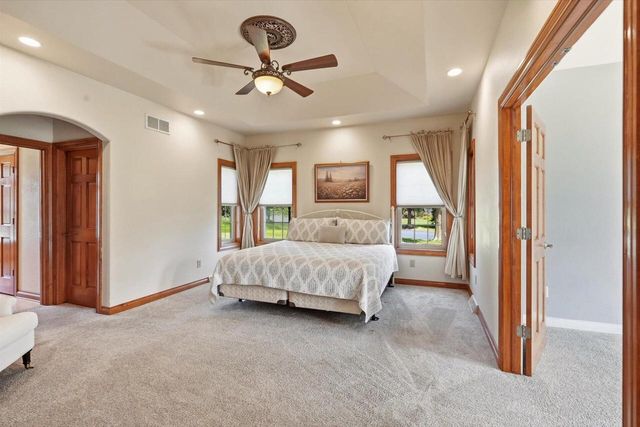 363 Sunshine DRIVE, Hartland, WI 53029