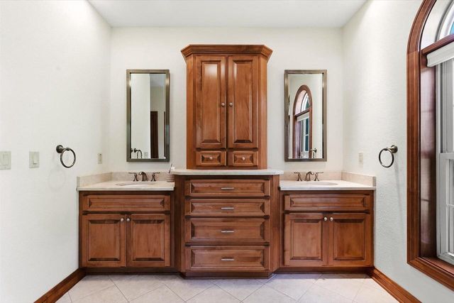 363 Sunshine DRIVE, Hartland, WI 53029