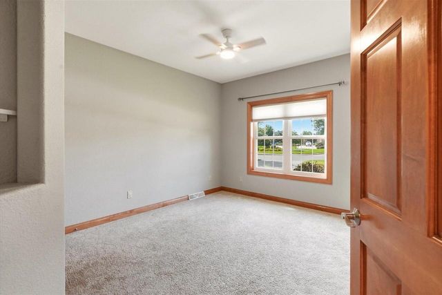 363 Sunshine DRIVE, Hartland, WI 53029