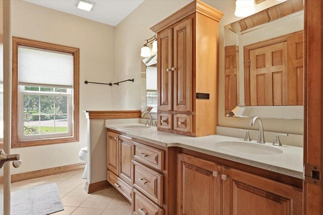 363 Sunshine DRIVE, Hartland, WI 53029