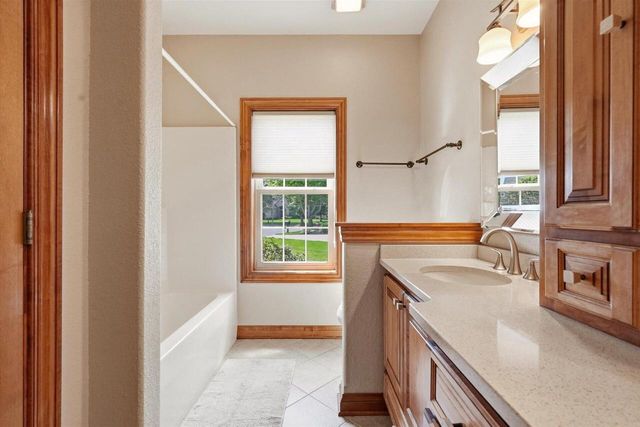 363 Sunshine DRIVE, Hartland, WI 53029