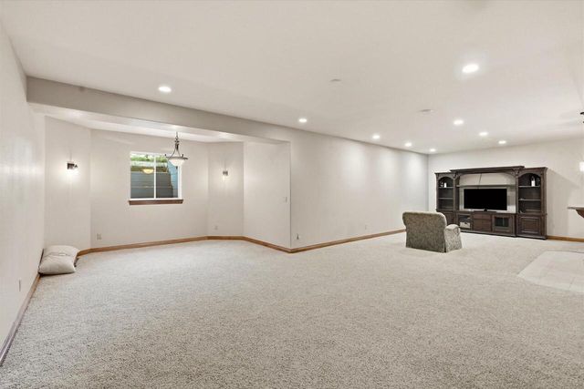 363 Sunshine DRIVE, Hartland, WI 53029
