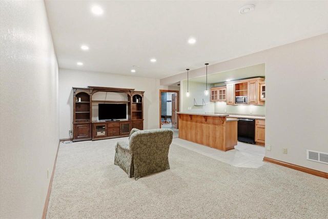 363 Sunshine DRIVE, Hartland, WI 53029