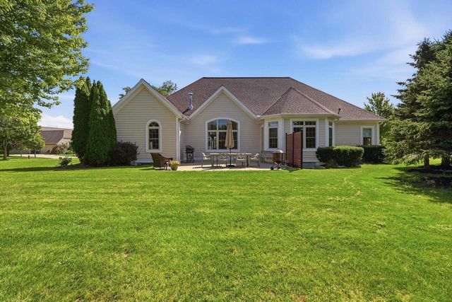 363 Sunshine DRIVE, Hartland, WI 53029