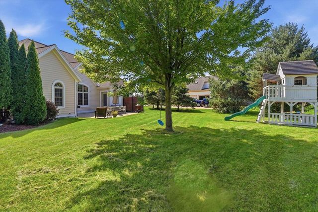 363 Sunshine DRIVE, Hartland, WI 53029