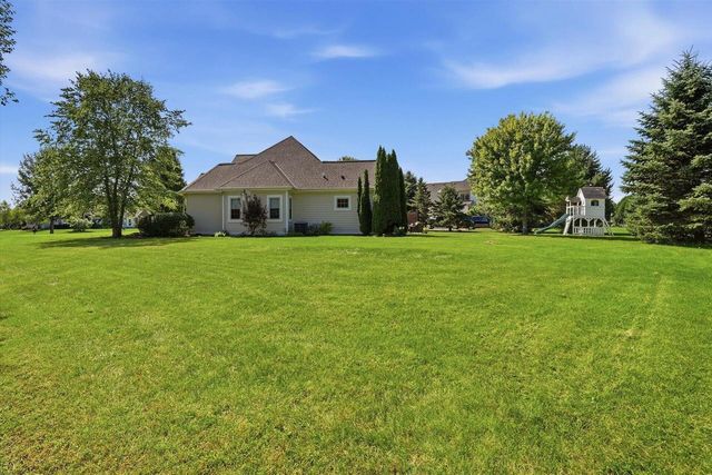 363 Sunshine DRIVE, Hartland, WI 53029
