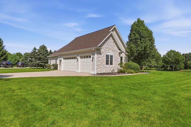 363 Sunshine DRIVE, Hartland, WI 53029