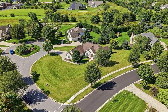 363 Sunshine DRIVE, Hartland, WI 53029