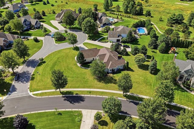 363 Sunshine DRIVE, Hartland, WI 53029
