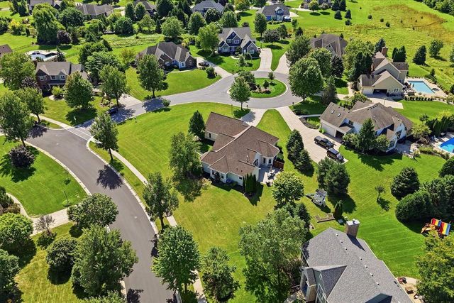 363 Sunshine DRIVE, Hartland, WI 53029
