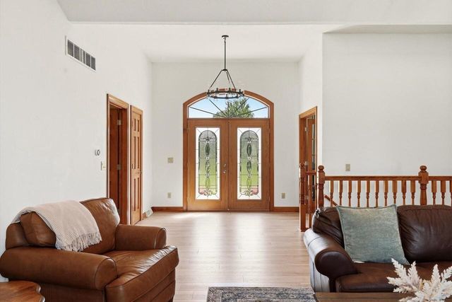 363 Sunshine DRIVE, Hartland, WI 53029
