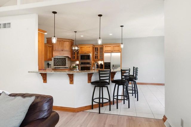363 Sunshine DRIVE, Hartland, WI 53029