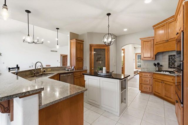 363 Sunshine DRIVE, Hartland, WI 53029