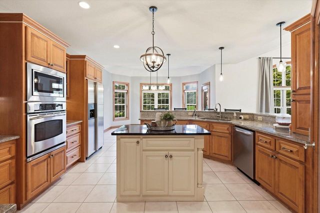 363 Sunshine DRIVE, Hartland, WI 53029