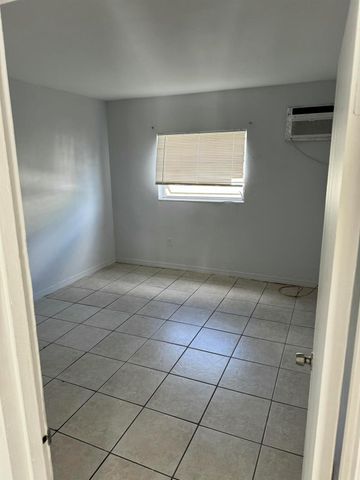 2285 NE 172nd Street 4, North Miami Beach, FL 33160