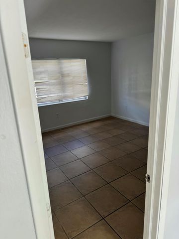 2285 NE 172nd Street 4, North Miami Beach, FL 33160