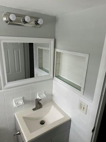 2285 NE 172nd Street 4, North Miami Beach, FL 33160