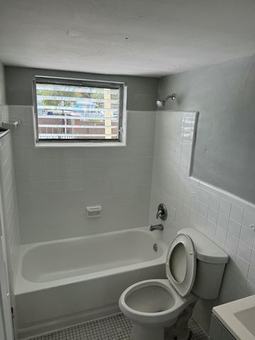 2285 NE 172nd Street 4, North Miami Beach, FL 33160