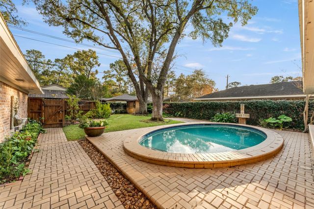 10203 Green Tree Road, Houston, TX 77042