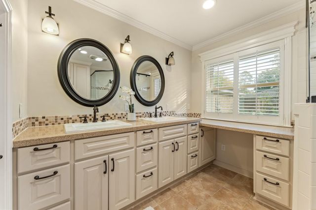 10203 Green Tree Road, Houston, TX 77042