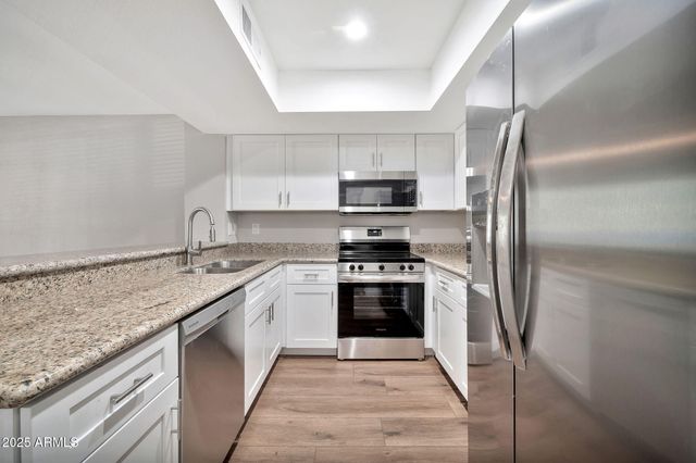 4730 W NORTHERN Avenue 2102, Glendale, AZ 85301