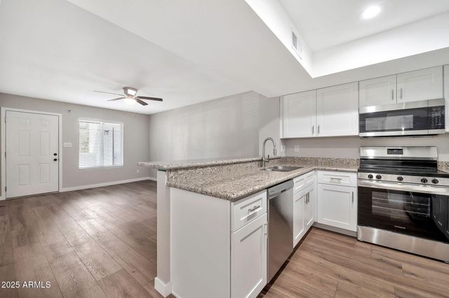 4730 W NORTHERN Avenue 2102, Glendale, AZ 85301